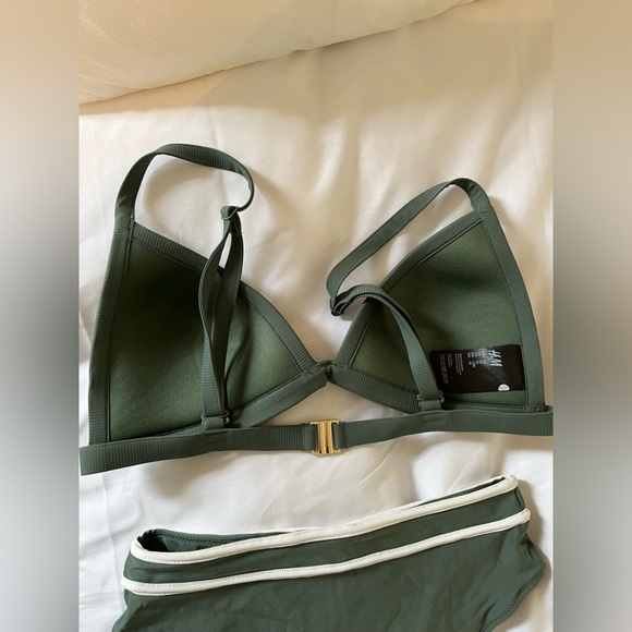 H&M high waisted bathing suit - Picture 6 of 6